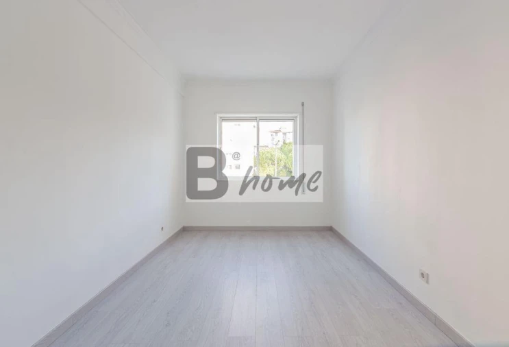 Apartamento T3 para Venda em Charneca de Caparica e Sobreda Foto 4
