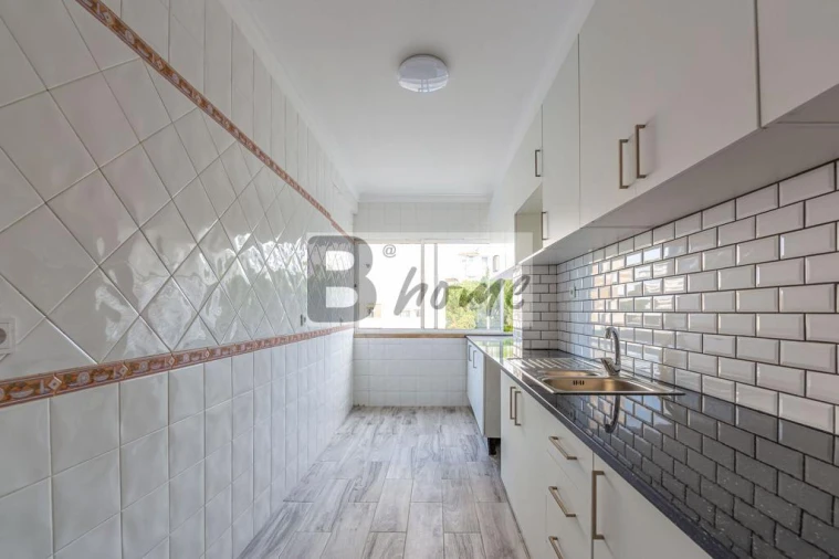 Apartamento T3 para Venda em Charneca de Caparica e Sobreda Foto 19