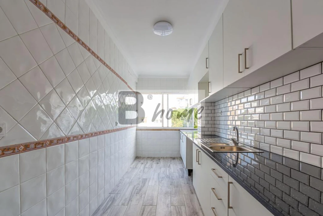 Apartamento T3 para Venda em Charneca de Caparica e Sobreda Foto 19