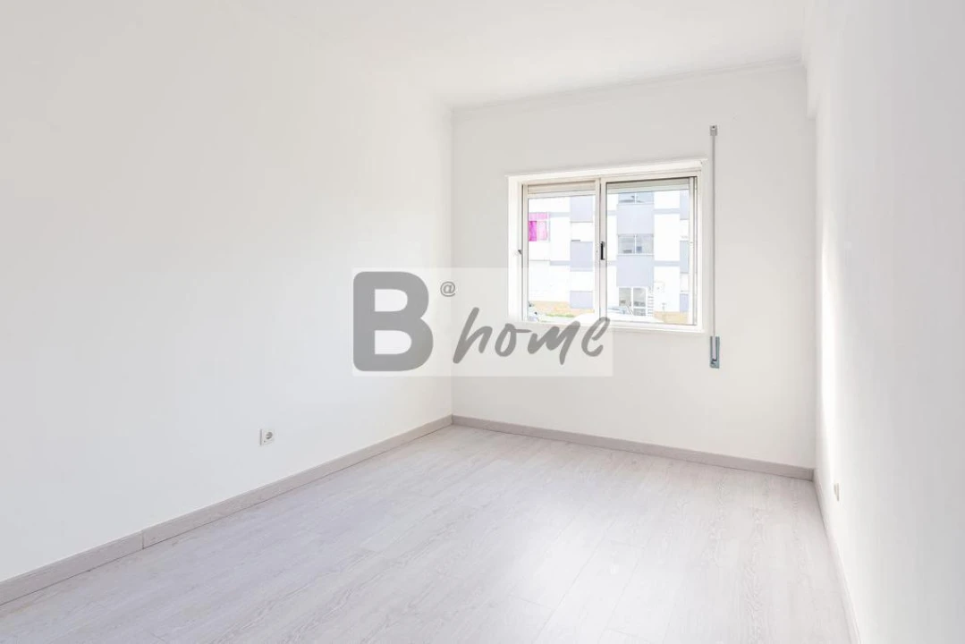 Apartamento T3 para Venda em Charneca de Caparica e Sobreda Foto 13