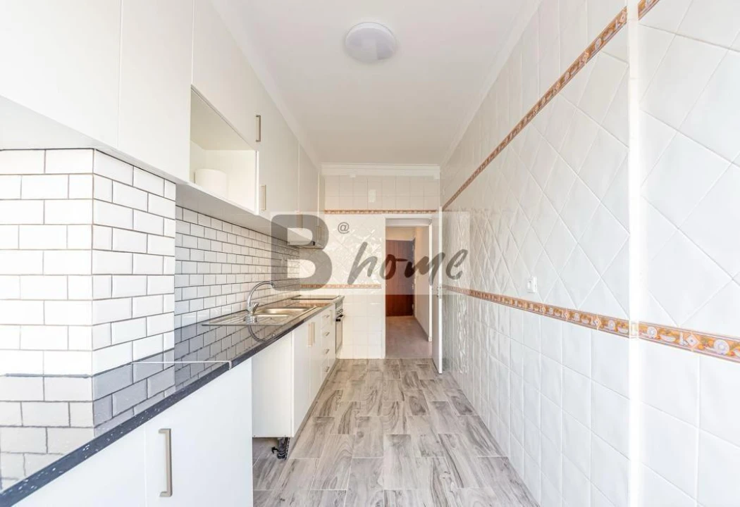 Apartamento T3 para Venda em Charneca de Caparica e Sobreda Foto 20