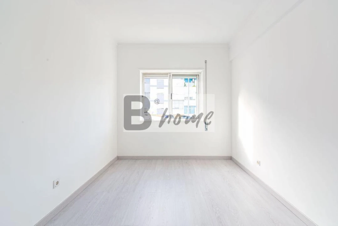 Apartamento T3 para Venda em Charneca de Caparica e Sobreda Foto 17