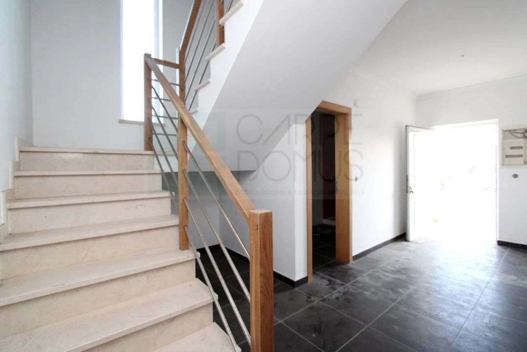 Moradia T4 para Venda em Valado dos Frades Foto 7