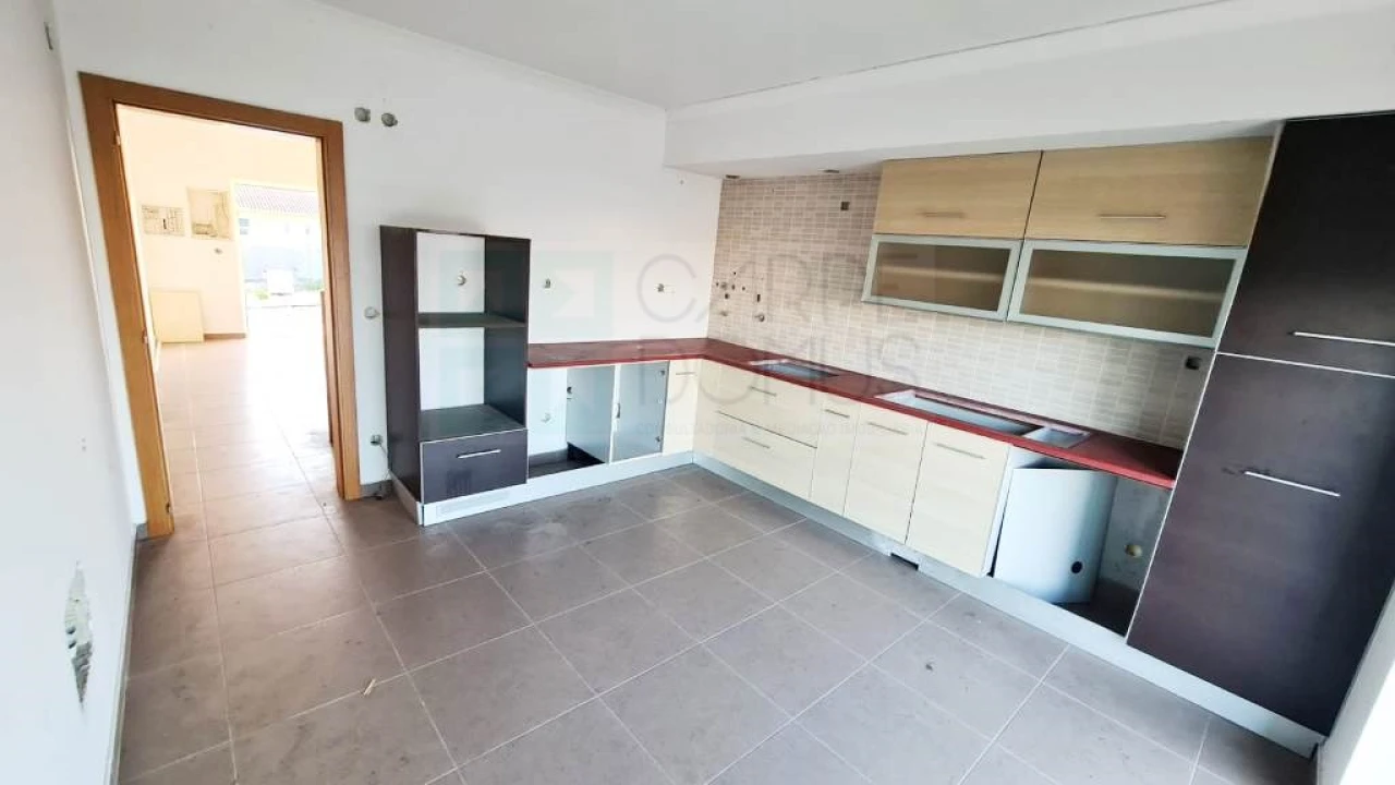 Moradia T4 para Venda em Valado dos Frades Foto 16