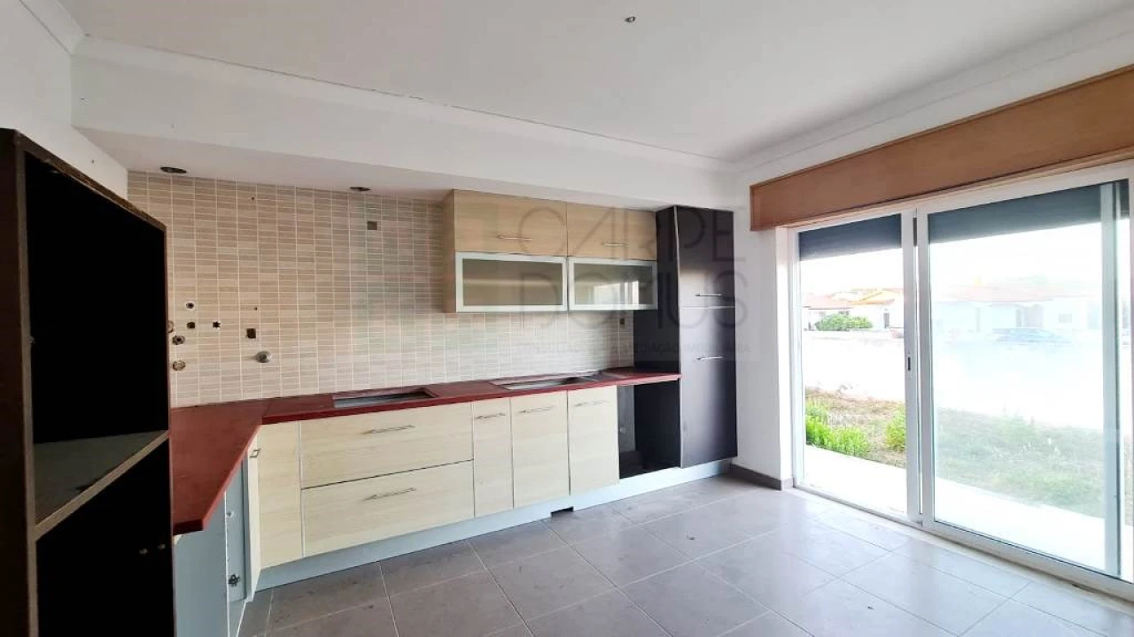 Moradia T4 para Venda em Valado dos Frades Foto 4