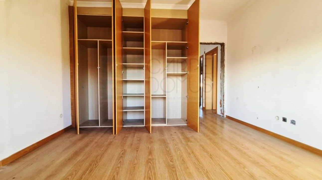 Moradia T4 para Venda em Valado dos Frades Foto 24