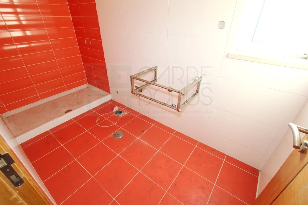 Moradia T4 para Venda em Valado dos Frades Foto 17