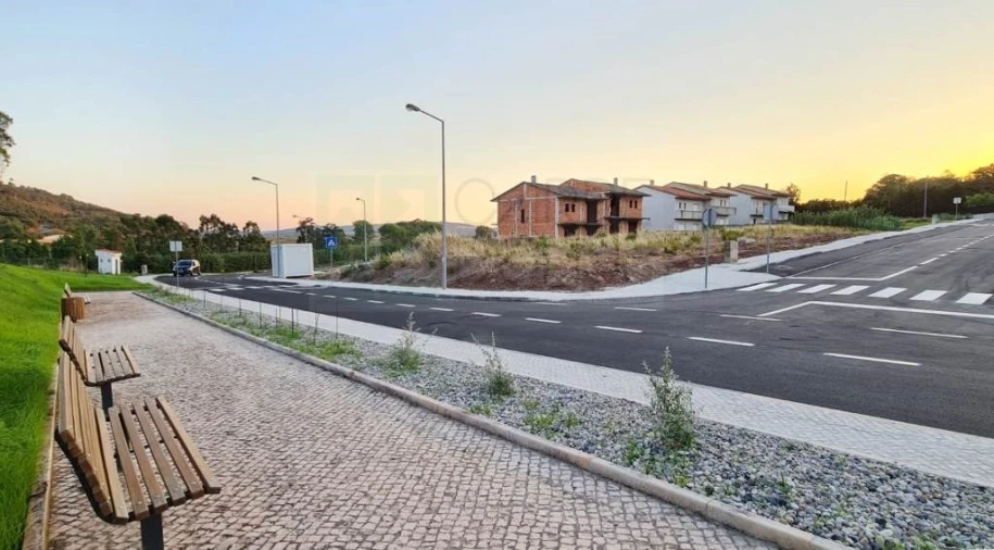 Moradia T4 para Venda em Valado dos Frades Foto 54