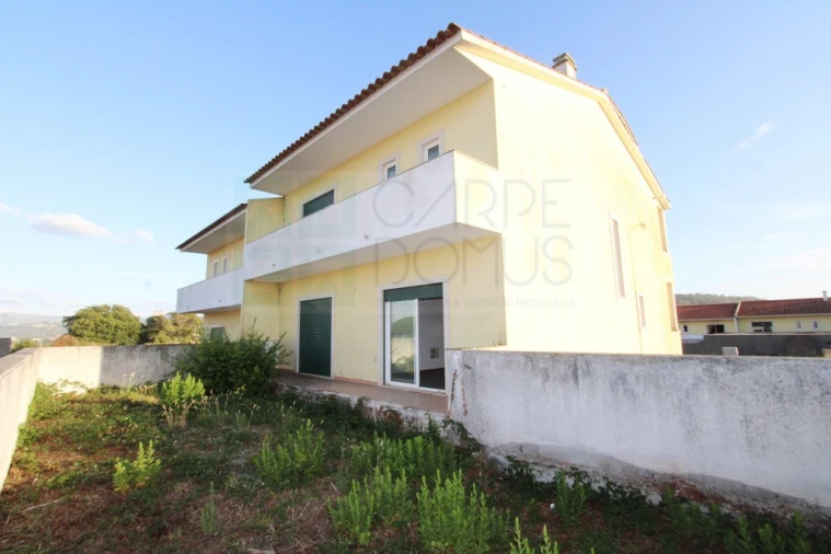 Moradia T4 para Venda em Valado dos Frades Foto 5