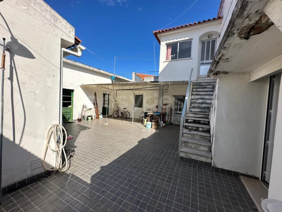 Moradia T7 para Venda em Valado dos Frades Foto 2