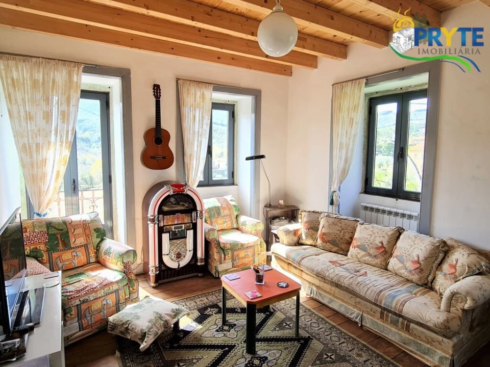 Moradia T4 para Venda em Alvares Foto 9