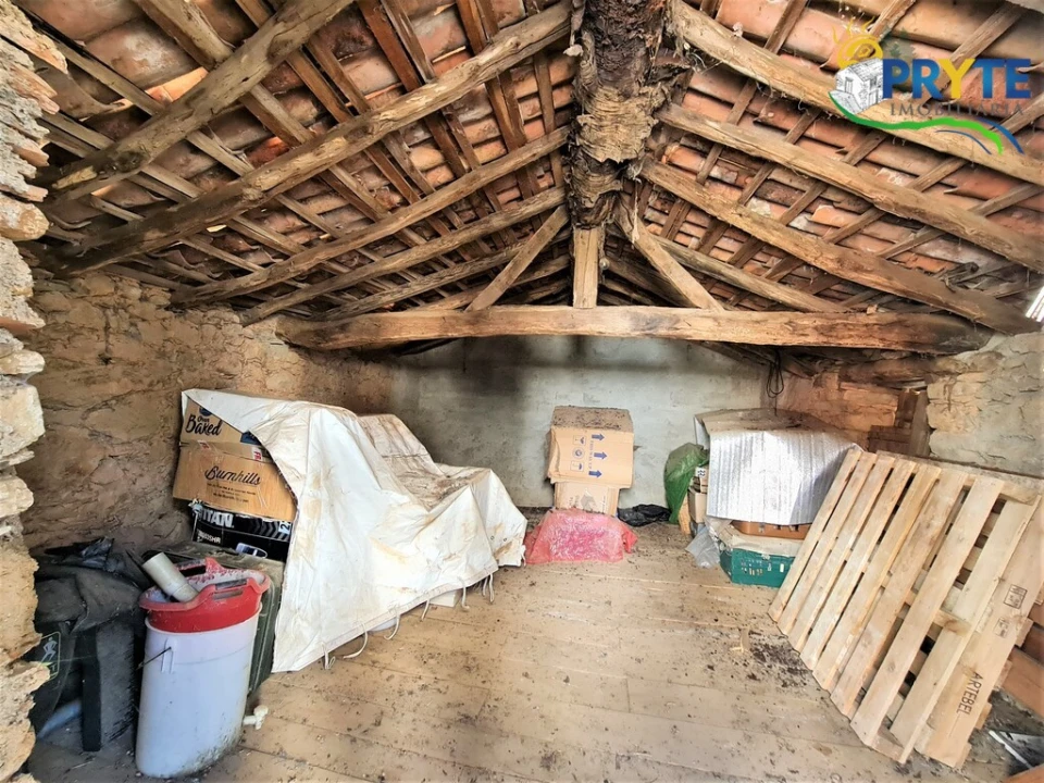 Moradia T4 para Venda em Alvares Foto 51