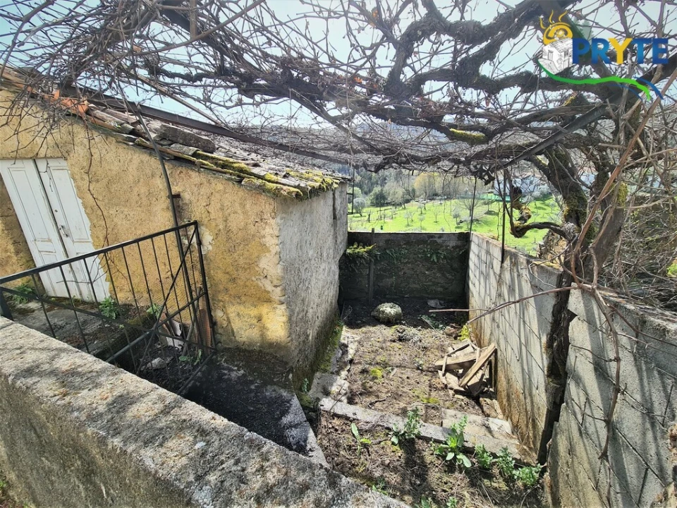 Moradia T4 para Venda em Alvares Foto 52