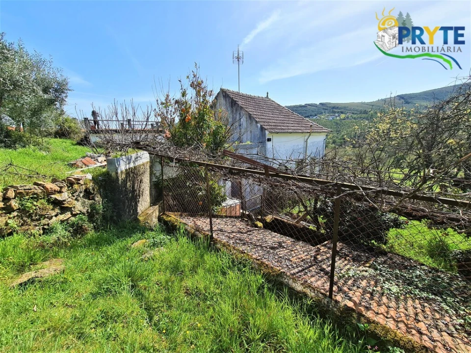 Moradia T4 para Venda em Alvares Foto 64