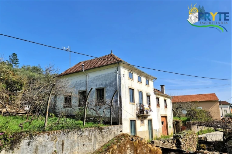 Moradia T4 para Venda em Alvares Foto 3