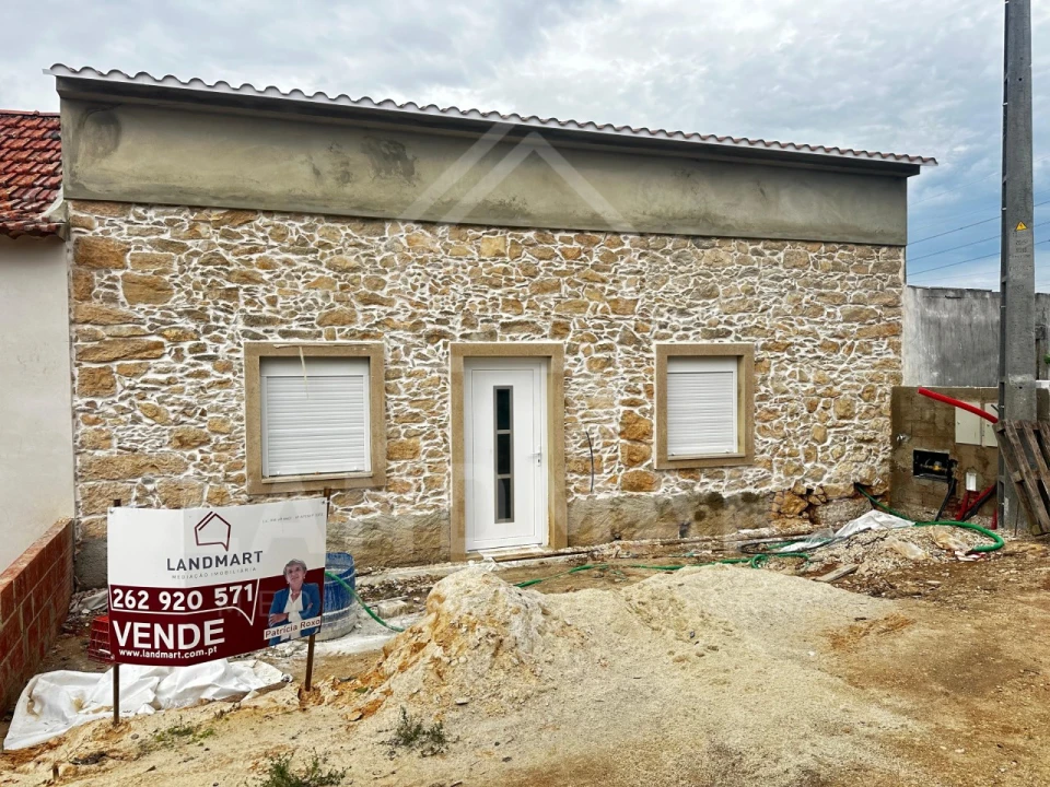 Moradia T3 para Venda em Turquel Foto 1