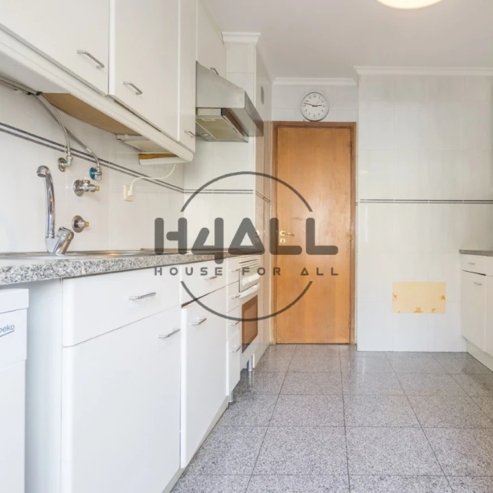 Apartamento T3 para Venda em Caparica e Trafaria Foto 16