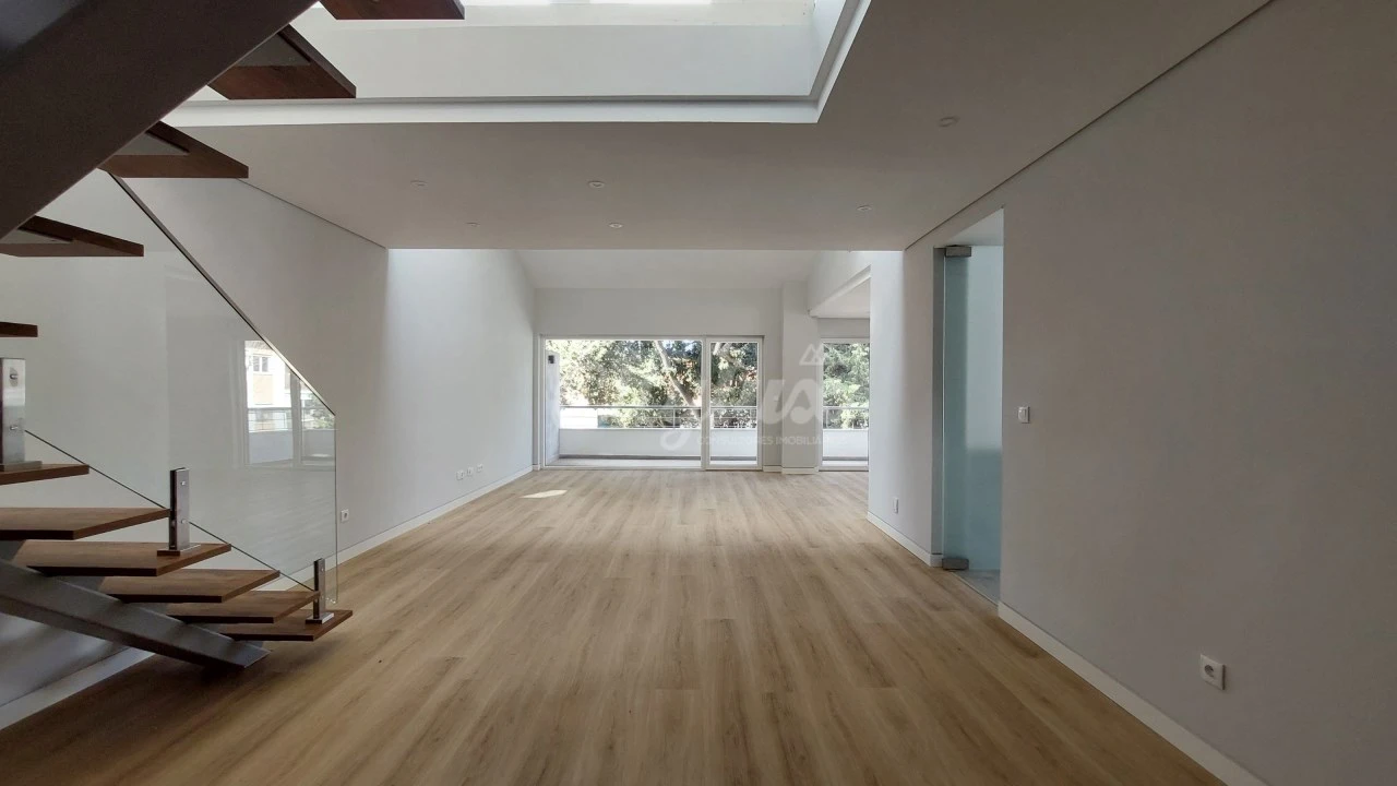 Apartamento T3 para Venda em Carcavelos e Parede Foto 2