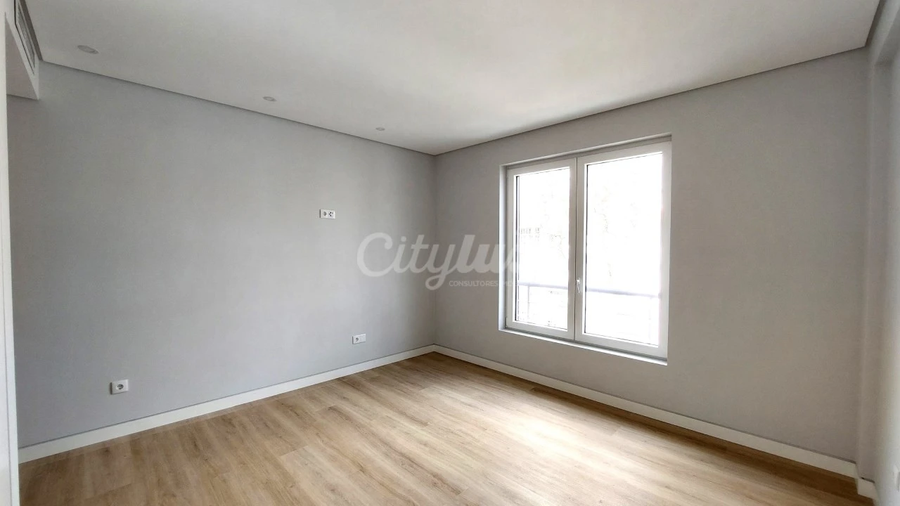 Apartamento T3 para Venda em Carcavelos e Parede Foto 27