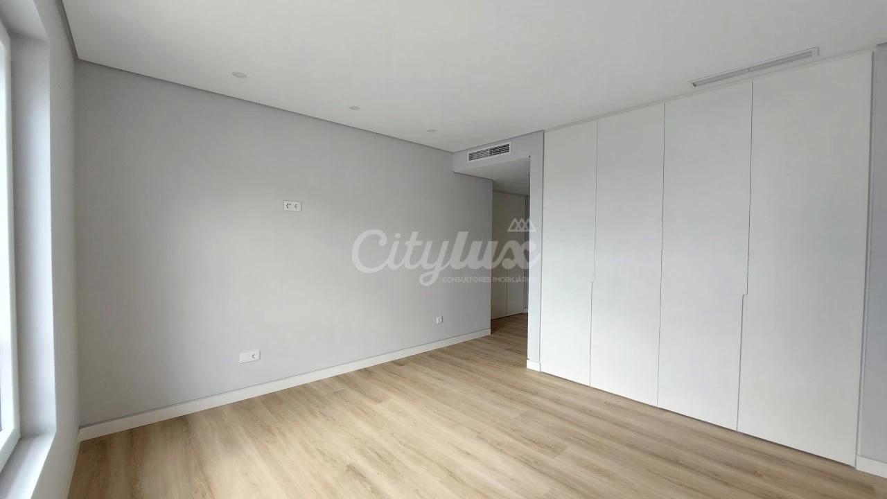 Apartamento T3 para Venda em Carcavelos e Parede Foto 32
