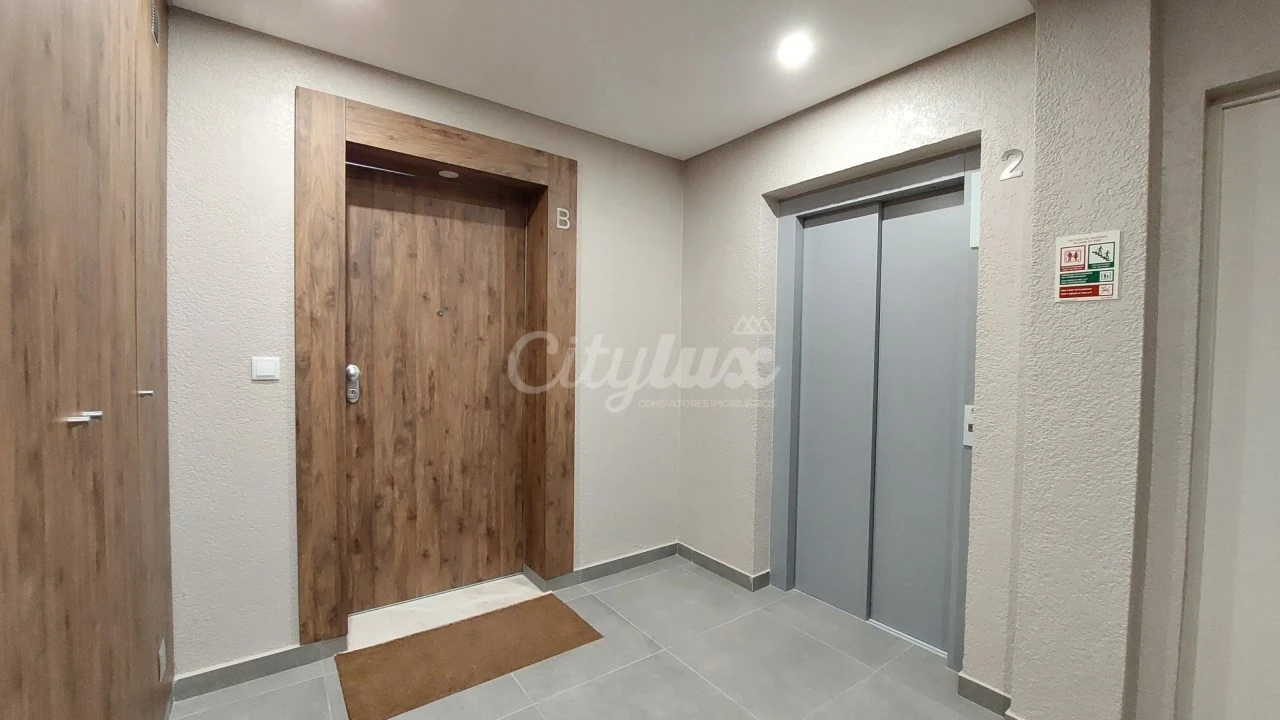 Apartamento T3 para Venda em Carcavelos e Parede Foto 37