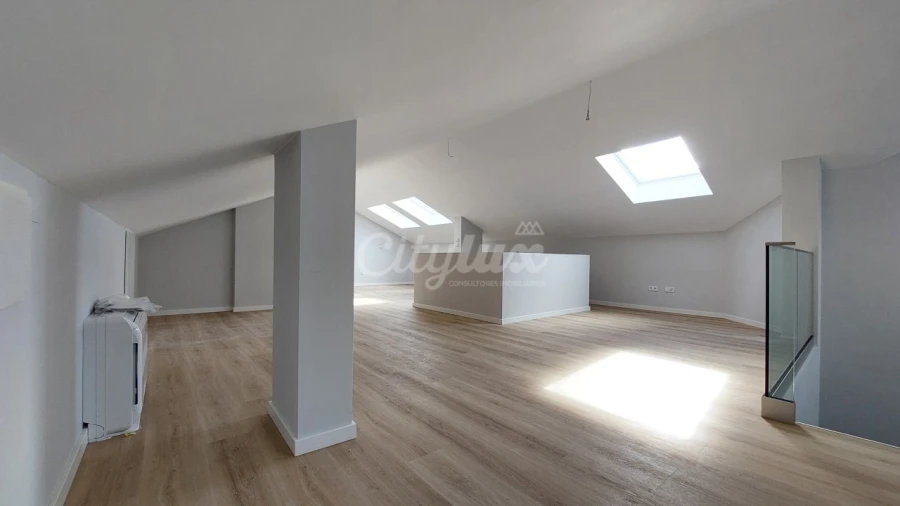 Apartamento T3 para Venda em Carcavelos e Parede Foto 16