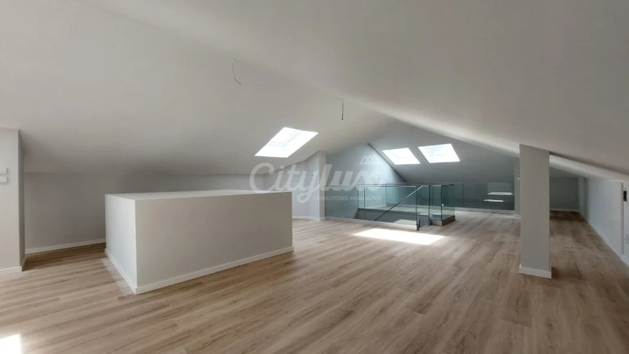 Apartamento T3 para Venda em Carcavelos e Parede Foto 17