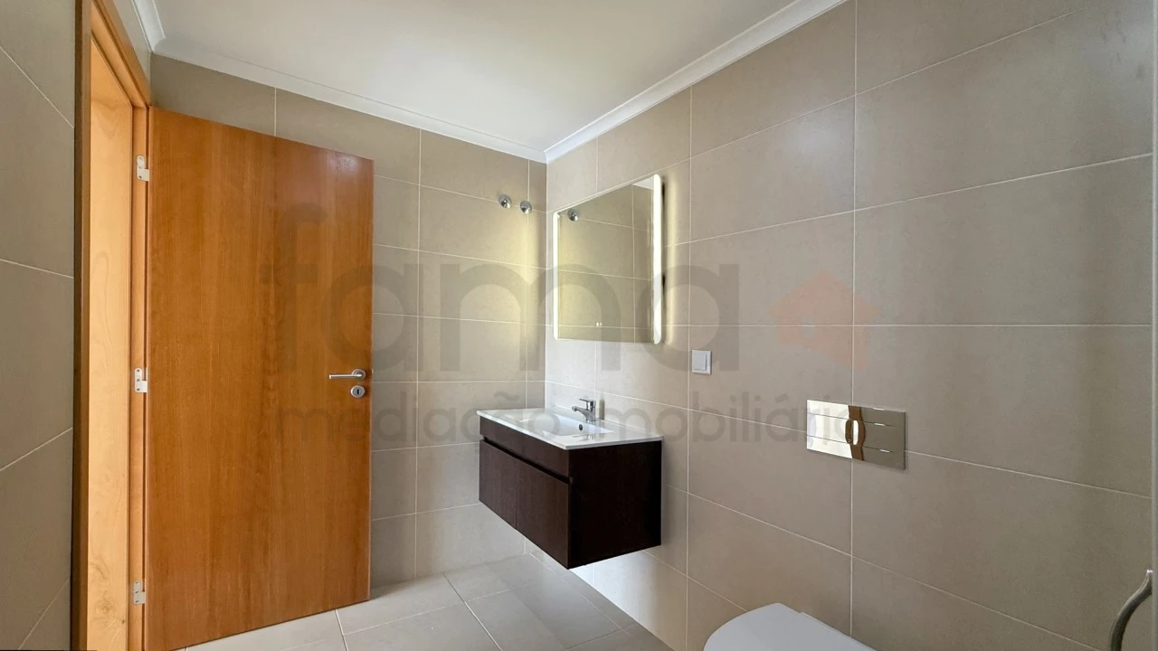 Moradia T3 para Arrendamento em Silveira Foto 18