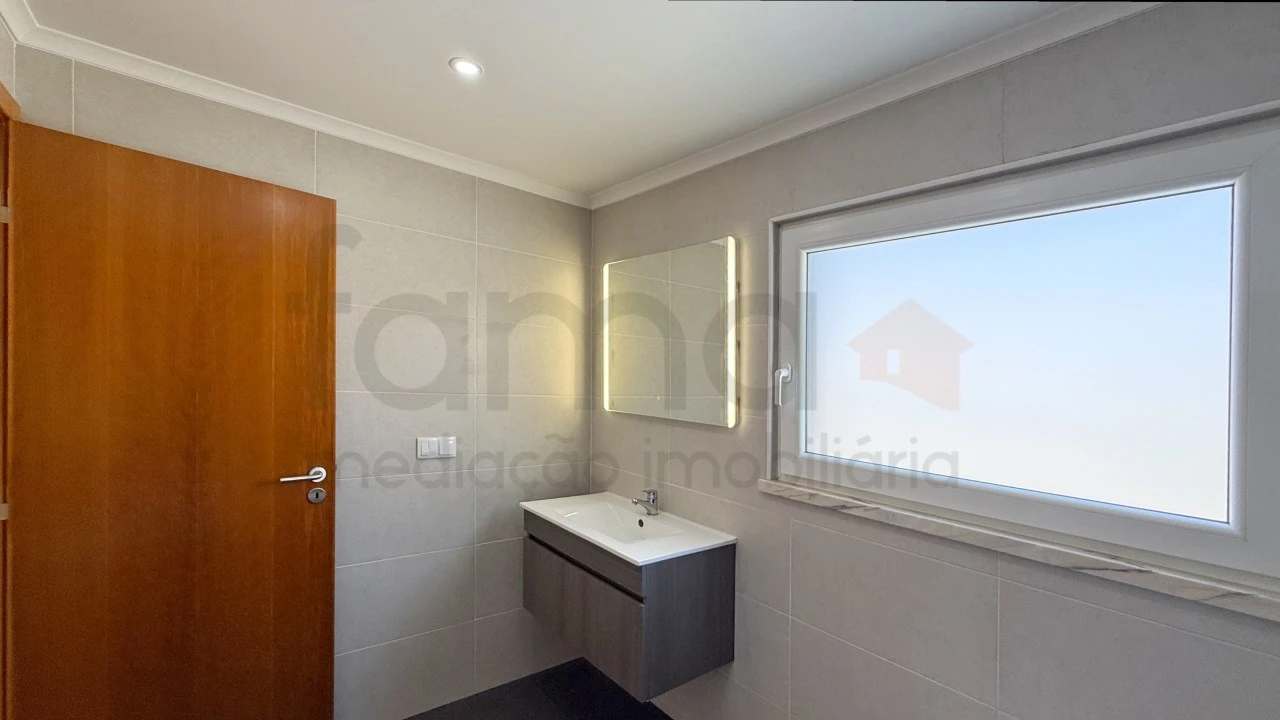 Moradia T3 para Arrendamento em Silveira Foto 31