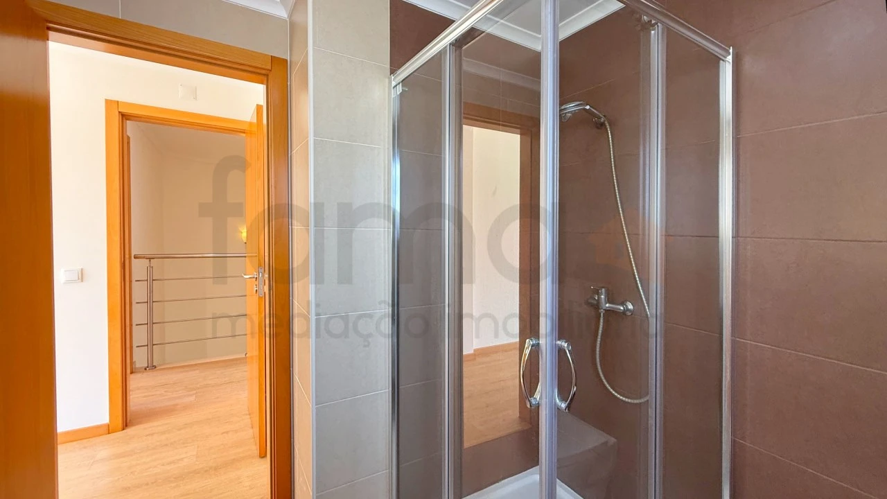 Moradia T3 para Arrendamento em Silveira Foto 46