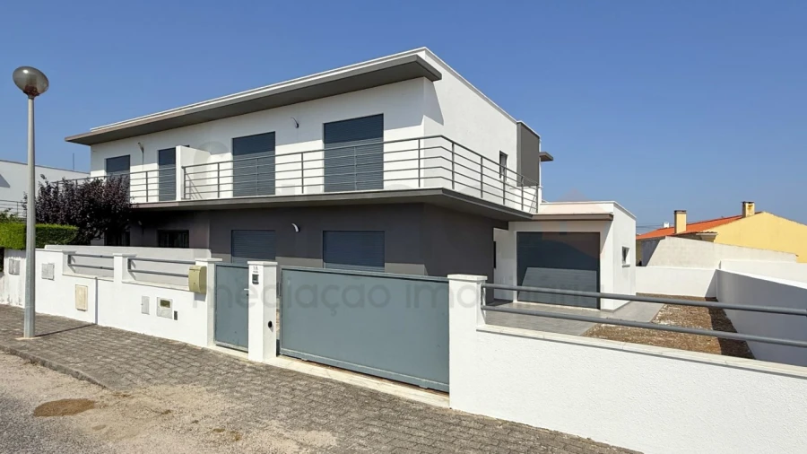 Moradia T3 para Arrendamento em Silveira