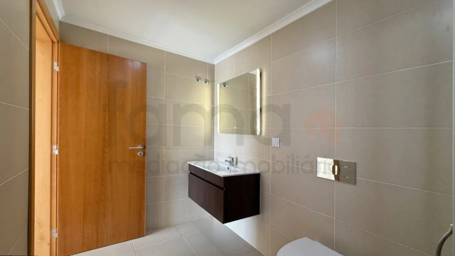 Moradia T3 para Arrendamento em Silveira Foto 18