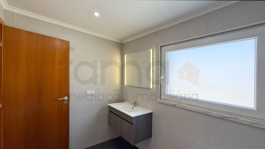 Moradia T3 para Arrendamento em Silveira Foto 31