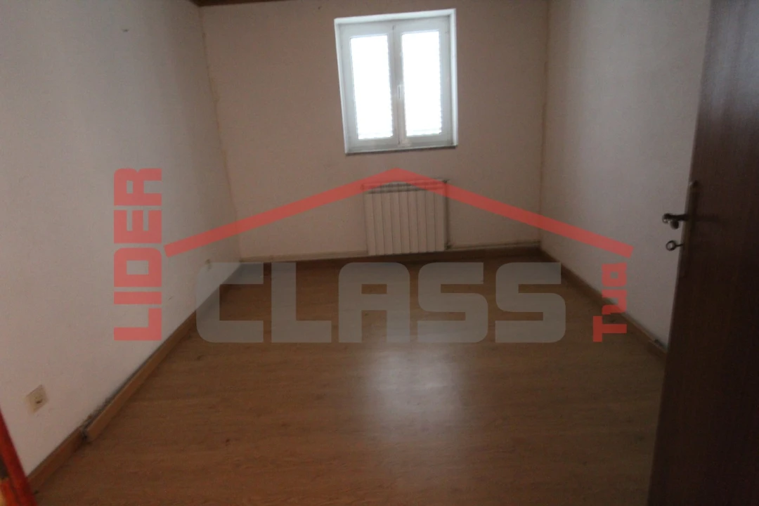 Moradia T4 para Venda em Curopos e Vale de Janeiro Foto 11