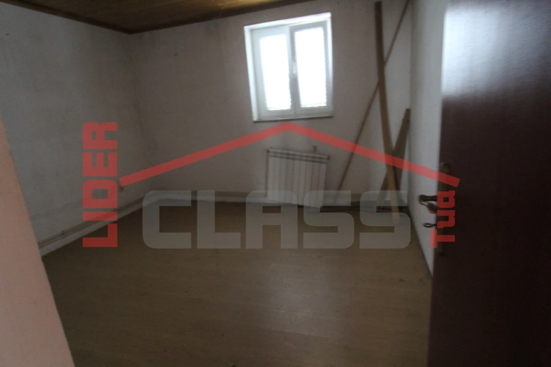 Moradia T4 para Venda em Curopos e Vale de Janeiro Foto 12