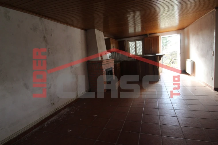 Moradia T4 para Venda em Curopos e Vale de Janeiro Foto 9