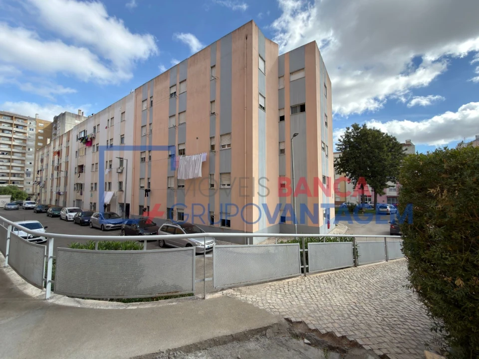 Apartamento T3 para Venda em Carregado e Cadafais Foto 9