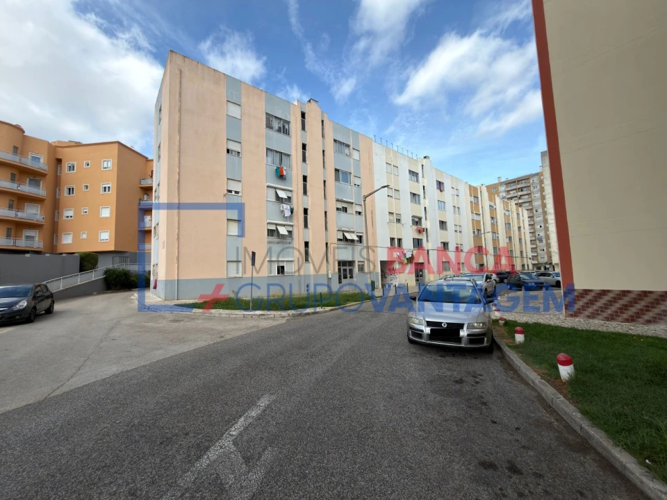 Apartamento T3 para Venda em Carregado e Cadafais Foto 11