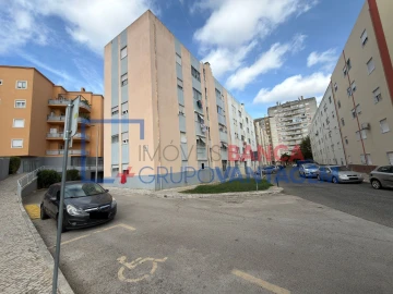 Apartamento T3 para Venda em Carregado e Cadafais