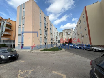 Apartamento T3 para Venda em Carregado e Cadafais