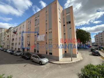 Apartamento T3 para Venda em Carregado e Cadafais