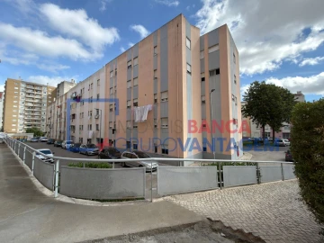 Apartamento T3 para Venda em Carregado e Cadafais