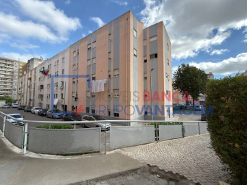 Apartamento T3 para Venda em Carregado e Cadafais