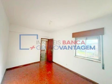 Apartamento T3 para Venda em Carregado e Cadafais