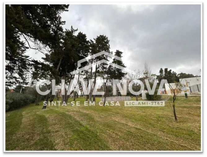 Terreno Misto para Venda em Palmela Foto 1