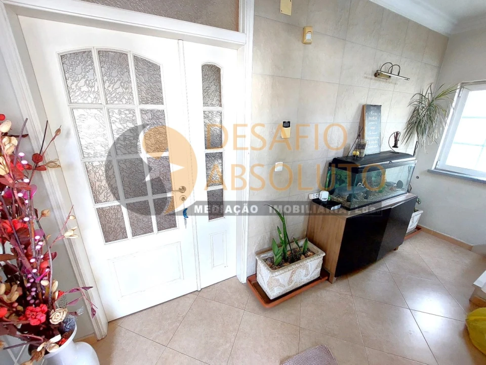 Moradia T4 para Venda em Laranjeiro e Feijó Foto 2