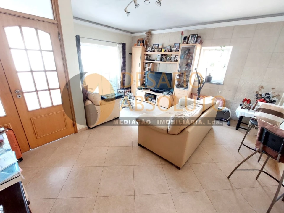 Moradia T4 para Venda em Laranjeiro e Feijó Foto 4