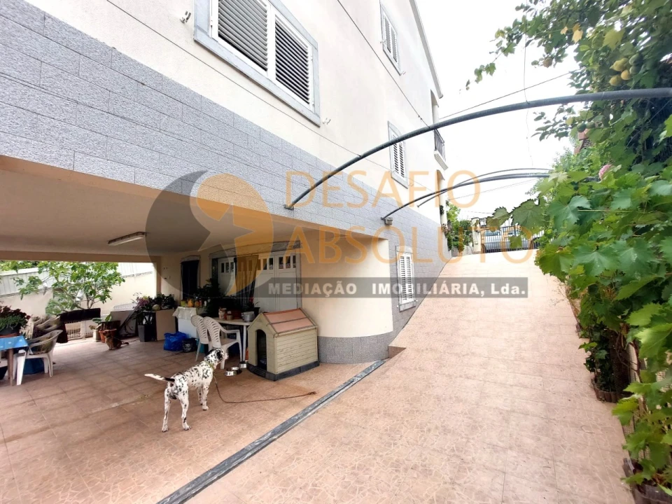 Moradia T4 para Venda em Laranjeiro e Feijó Foto 32