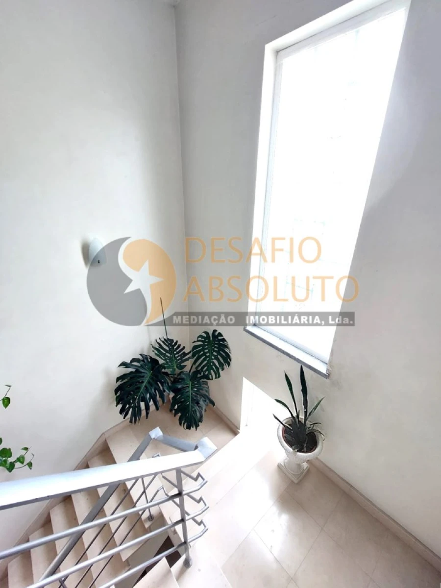 Moradia T4 para Venda em Laranjeiro e Feijó Foto 16