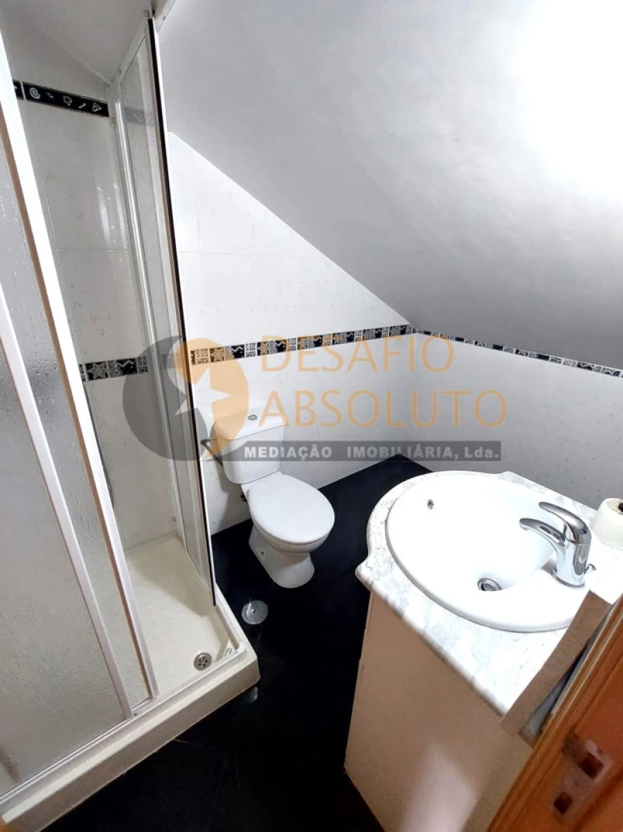 Moradia T4 para Venda em Laranjeiro e Feijó Foto 30